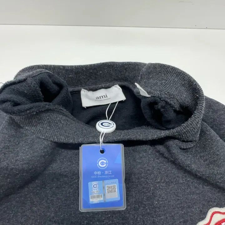 AMIPARIS Heart Label Crewneck Sweatshirt 0079