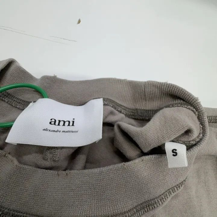 AMI Ami Paris Logo Embroidered Crew Neck T-Shirt 0079 Size US S / EU 44-46 / 1 - 2 Thumbnail
