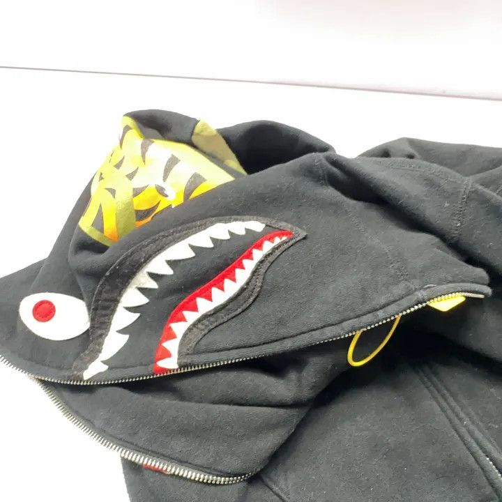 Bape A Bathing Ape Classic Shark Camo Hoodie 0079 Size US M / EU 48-50 / 2 - 10 Thumbnail