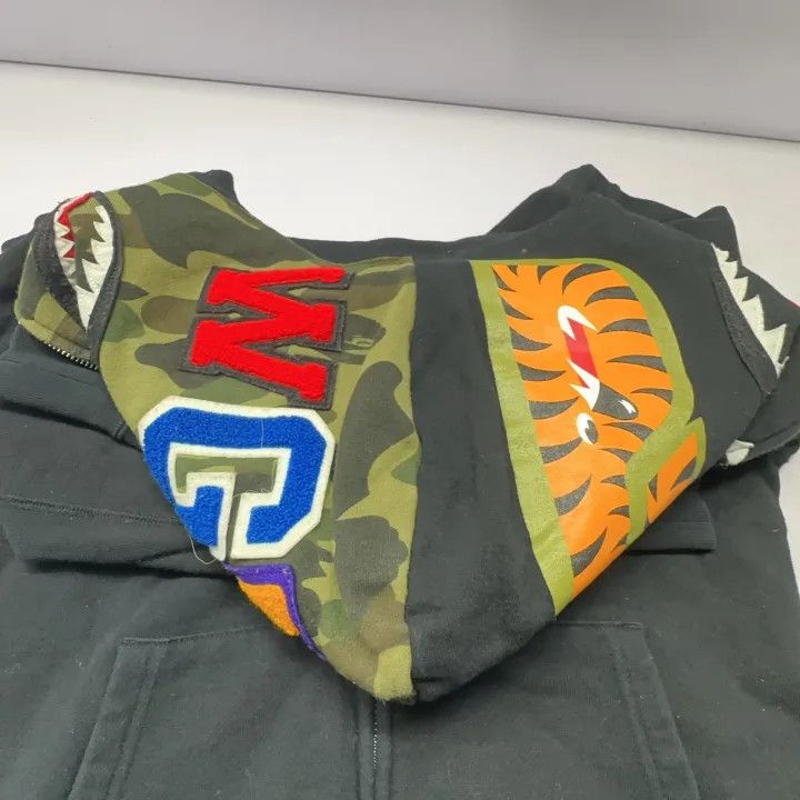 Bape A Bathing Ape Classic Shark Camo Hoodie 0079 Size US M / EU 48-50 / 2 - 6 Thumbnail