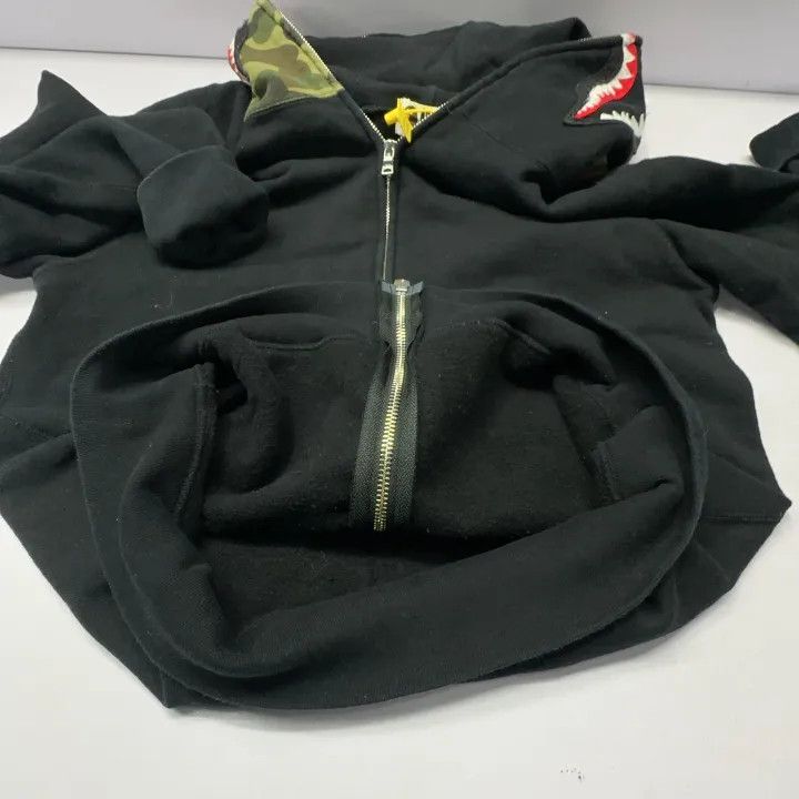 Bape A Bathing Ape Classic Shark Camo Hoodie 0079 Size US M / EU 48-50 / 2 - 16 Thumbnail