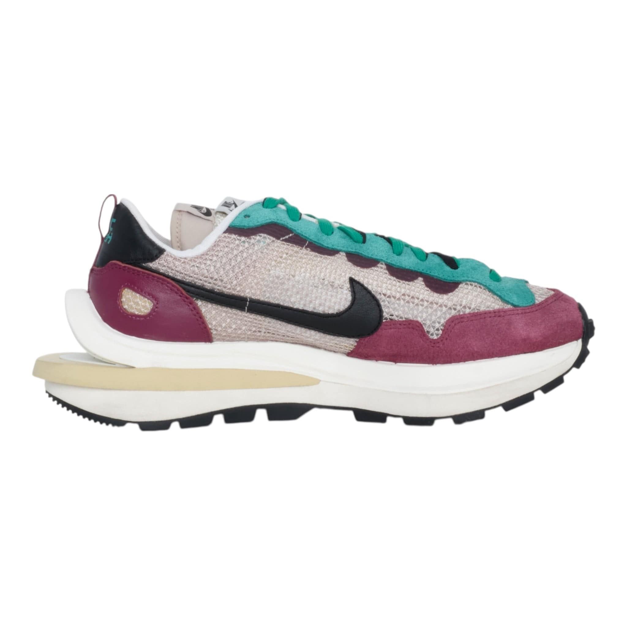 Sacai Vaporwaffle Villain Red Nike Vaporwaffle Sacai Villain Red