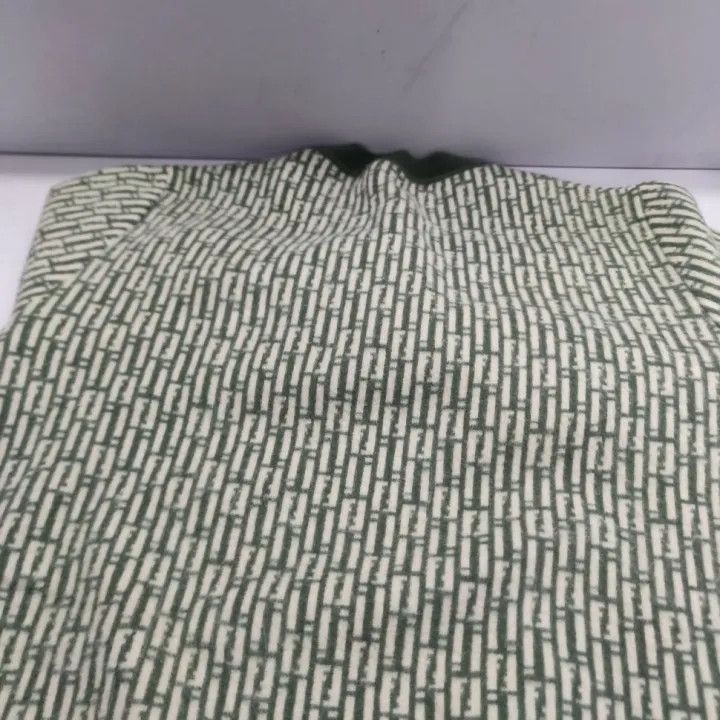 Fendi Fendi Green Logo Long Sleeve Sweater for Men 0079 Size US L / EU 52-54 / 3 - 7 Thumbnail