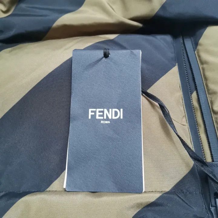 Fendi Fendi Classic Logo Reversible Gilet for Men 0079 Size US L / EU 52-54 / 3 - 5 Thumbnail