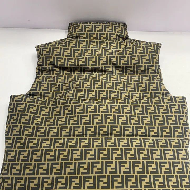 Fendi Fendi Classic Logo Reversible Gilet for Men 0079 Size US L / EU 52-54 / 3 - 9 Thumbnail
