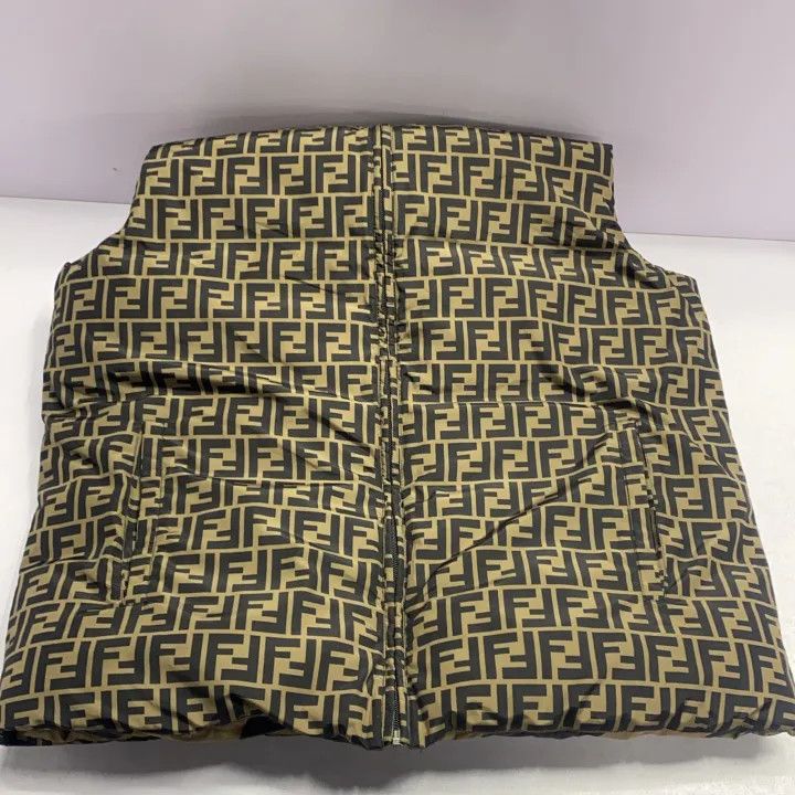 Fendi Fendi Classic Logo Reversible Gilet for Men 0079 Size US L / EU 52-54 / 3 - 10 Thumbnail