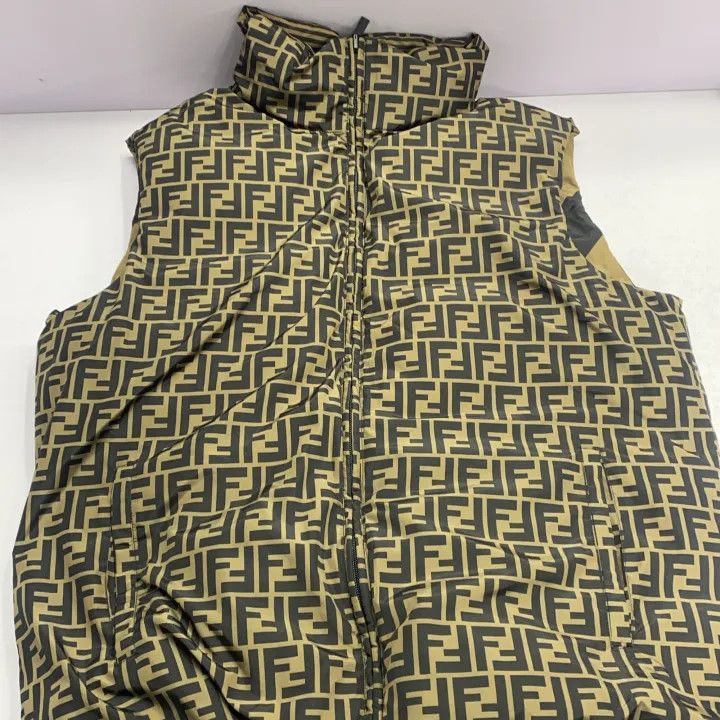 Fendi Fendi Classic Logo Reversible Gilet for Men 0079 Size US L / EU 52-54 / 3 - 8 Thumbnail