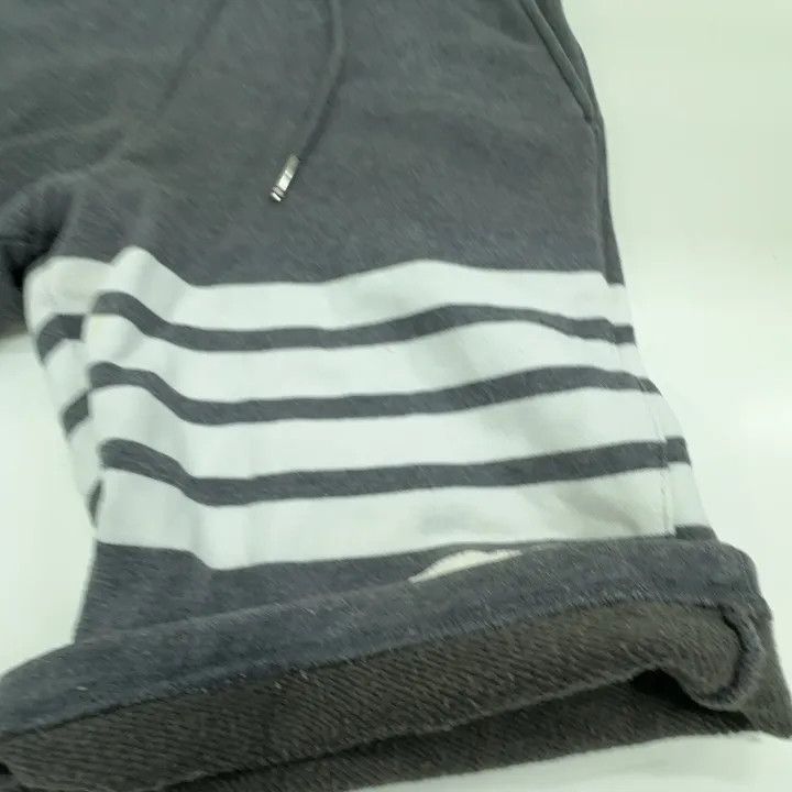 Thom Browne Thom Browne Classic Stripe Cotton Sport Shorts 0079 Size US 26 / EU 42 - 8 Thumbnail