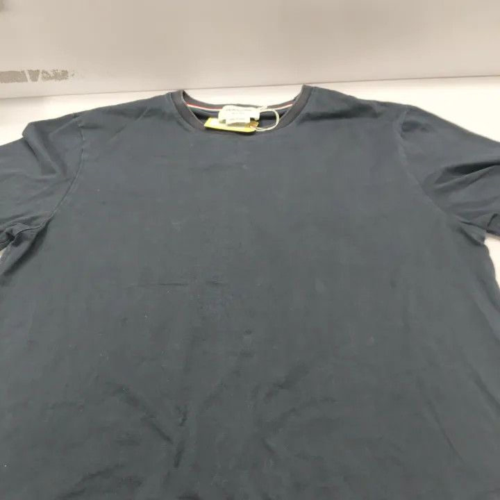 Thom Browne Thom Browne Long Sleeve Crew Neck T-Shirt 0079 Size US S / EU 44-46 / 1 - 11 Thumbnail