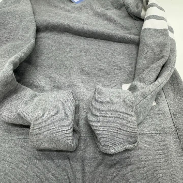 Thom Browne Thom Browne Classic Grey Striped Sweatshirt for Men 0079 Size US S / EU 44-46 / 1 - 11 Thumbnail