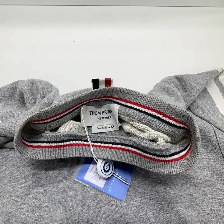 Thom Browne Thom Browne Classic Grey Striped Sweatshirt for Men 0079 Size US S / EU 44-46 / 1 - 7 Thumbnail