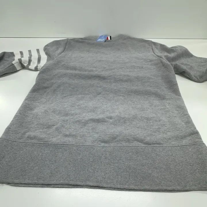 Thom Browne Thom Browne Classic Grey Striped Sweatshirt for Men 0079 Size US S / EU 44-46 / 1 - 13 Thumbnail