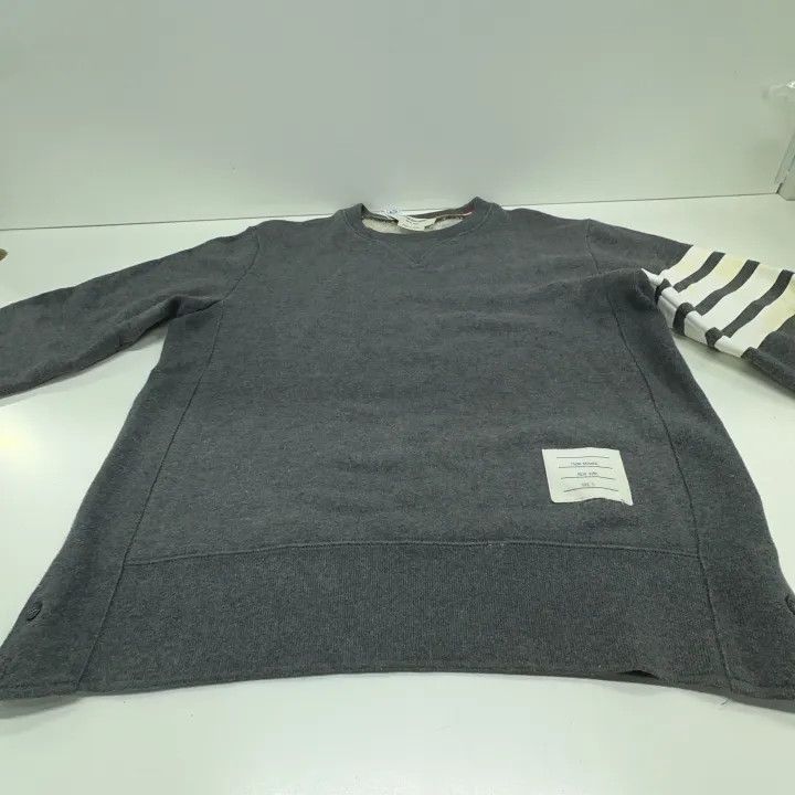Thom Browne Thom Browne Classic Four Stripes Pullover Sweatshirt 0079 Size US M / EU 48-50 / 2 - 9 Thumbnail