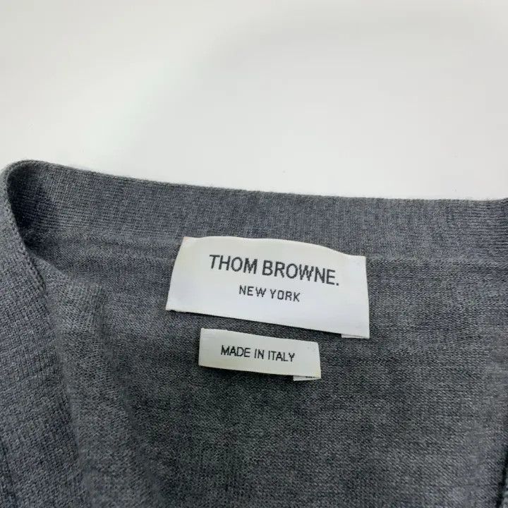 Thom Browne Thom Browne Classic Grey V-Neck Cardigan 0079 Size US M / EU 48-50 / 2 - 4 Thumbnail