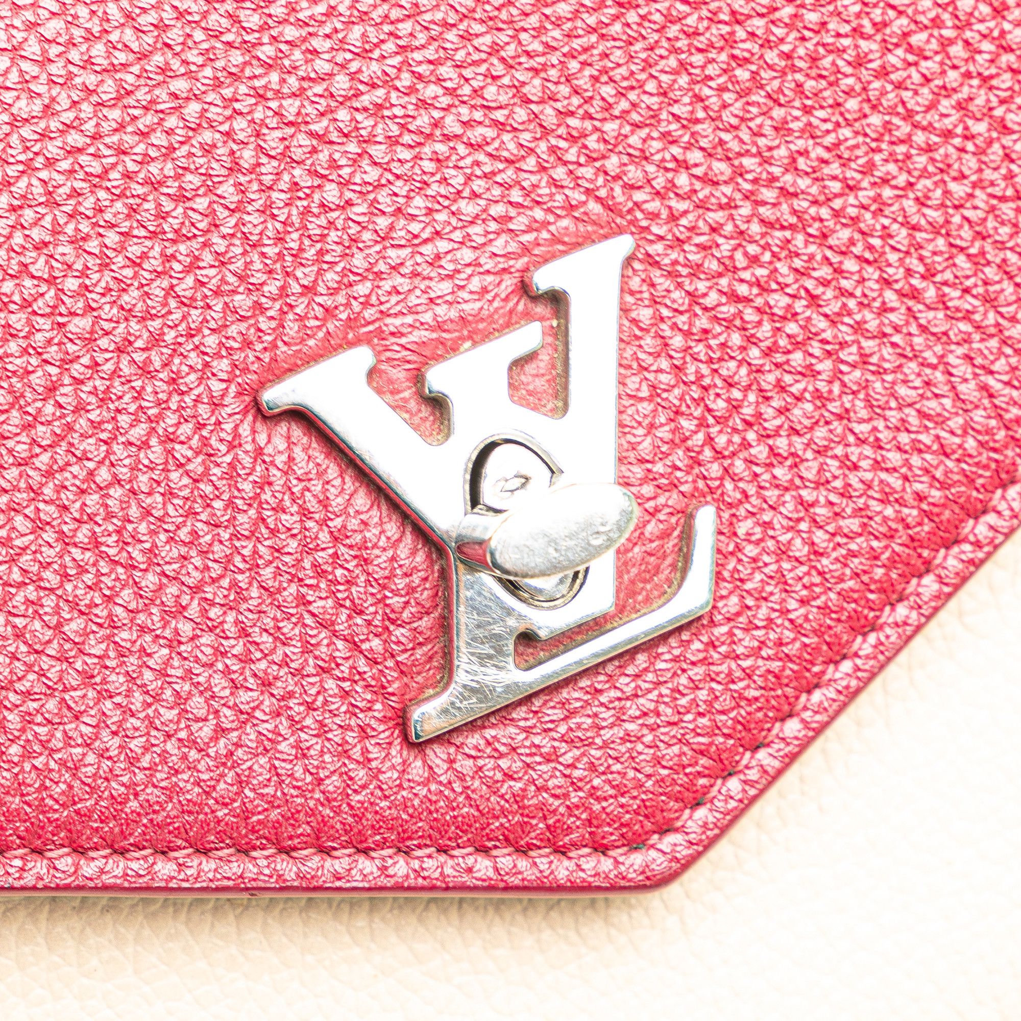 Louis Vuitton Louis Vuitton Bicolor Leather MyLockMe Chain Pochette Size ONE SIZE - 8 Thumbnail
