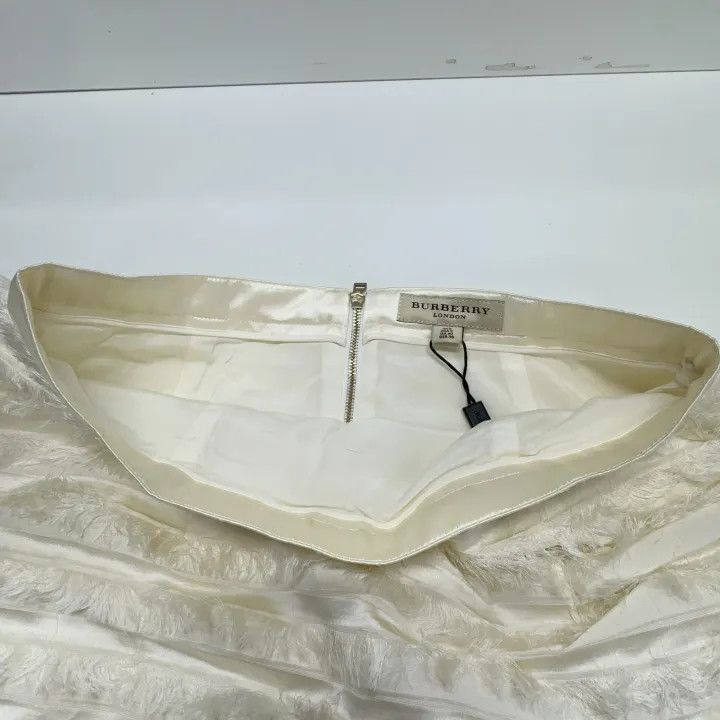 Burberry Burberry White Slim Fit Mini Skirt 0079 Size 30" / US 8 / IT 44 - 7 Thumbnail