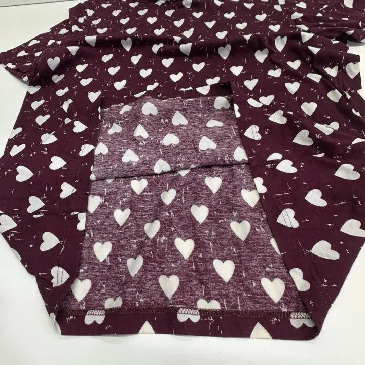 Burberry Burberry Heart Print Short Sleeve T-shirt 0079 Size L / US 10 / IT 46 - 7 Thumbnail