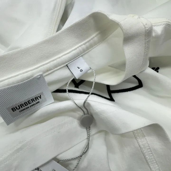 Burberry Burberry Logo Graphic Oversized T-Shirt 0079 Size L / US 10 / IT 46 - 12 Thumbnail