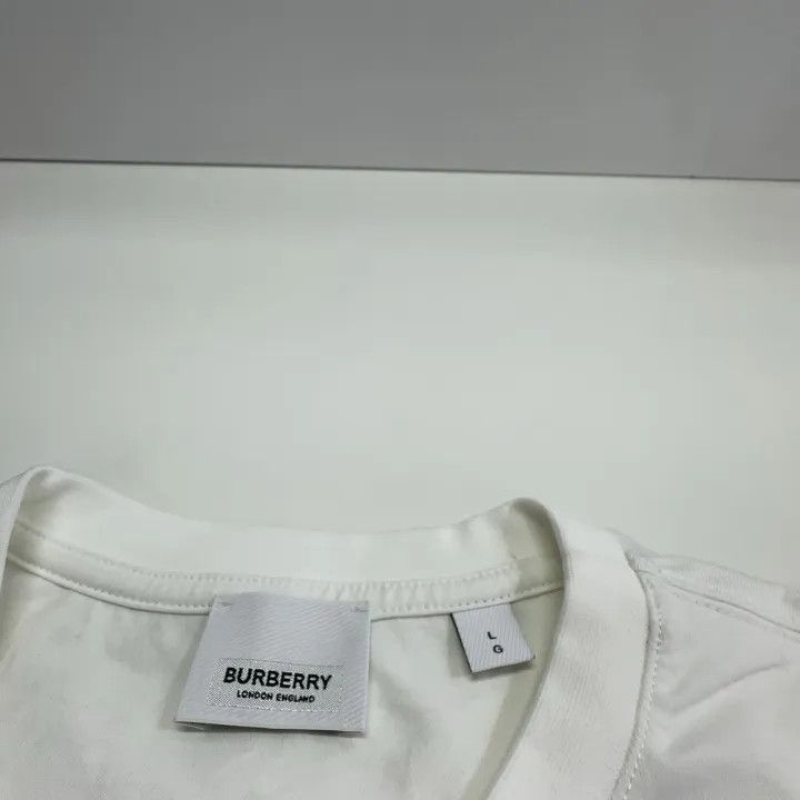 Burberry Burberry White Pocket T-Shirt for Women 0079 Size M / US 6-8 / IT 42-44 - 4 Thumbnail