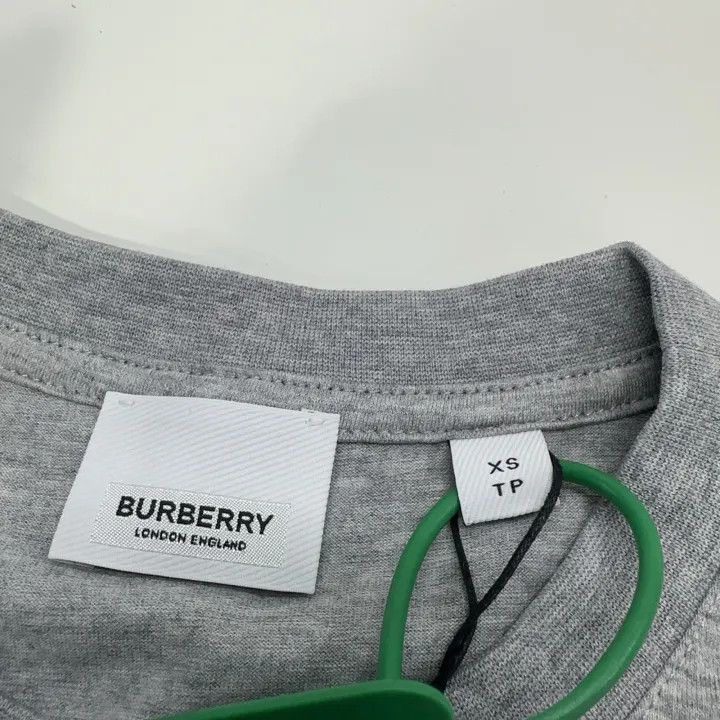 Burberry Burberry Gray Cotton Pocket T-Shirt for Women 0079 Size XS / US 0-2 / IT 36-38 - 4 Thumbnail