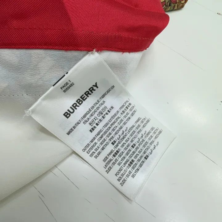 Burberry Burberry Red Printed Elastic Waist Casual Shorts 0079 Size 26" / US 2 / IT 38 - 3 Thumbnail