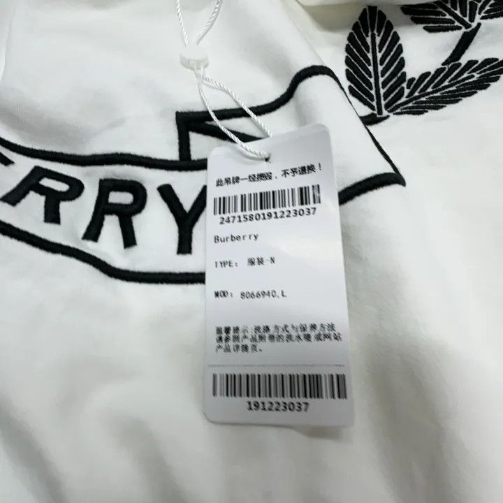 Burberry Burberry FW22 Logo Leaf Print T-shirt 0079 Size L / US 10 / IT 46 - 5 Thumbnail