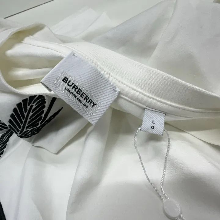 Burberry Burberry FW22 Logo Leaf Print T-shirt 0079 Size L / US 10 / IT 46 - 4 Thumbnail