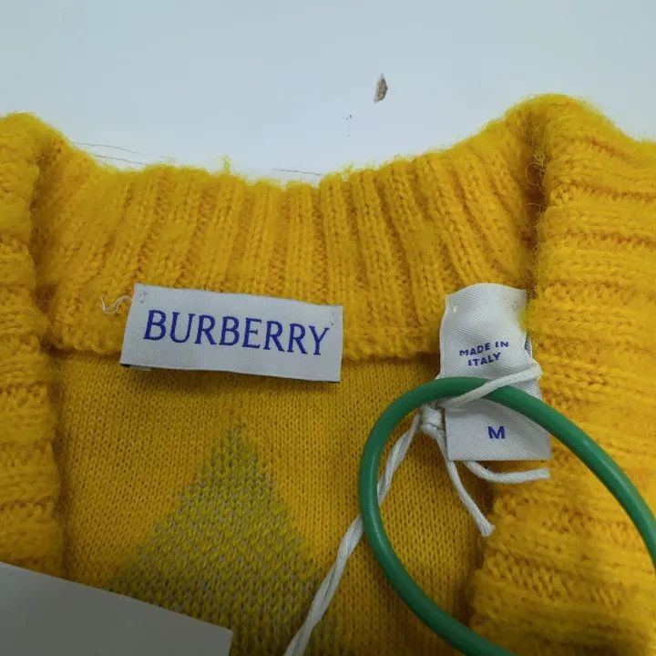 Burberry Burberry Yellow Diamond Pattern Long Sleeve Sweater 0079 Size M / US 6-8 / IT 42-44 - 3 Thumbnail