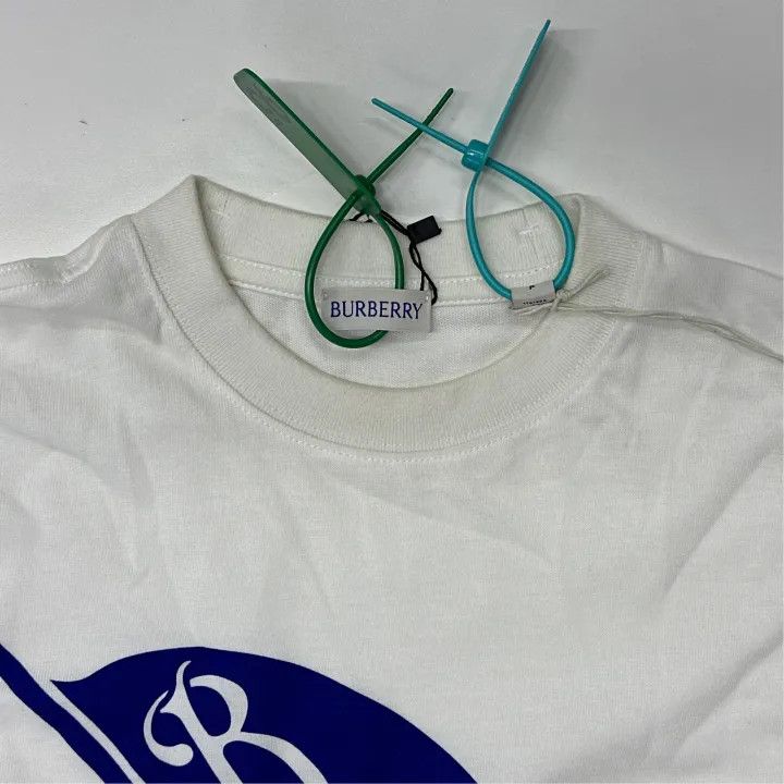 Burberry Burberry White Casual T-Shirt with Equestrian Print 0079 Size S / US 4 / IT 40 - 4 Thumbnail