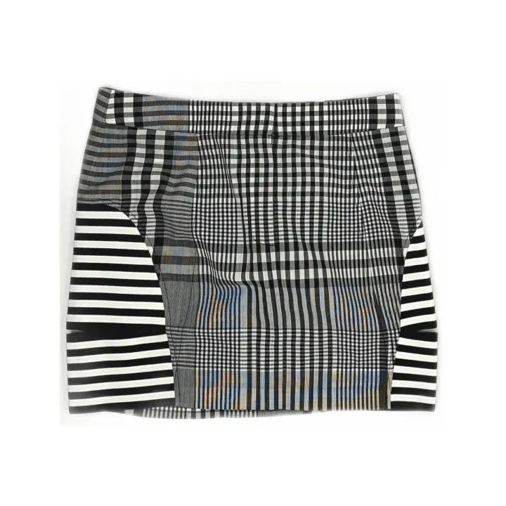 Burberry Burberry Black Wool Mini Skirt for Women 0079 Size 30" / US 8 / IT 44 - 2 Thumbnail