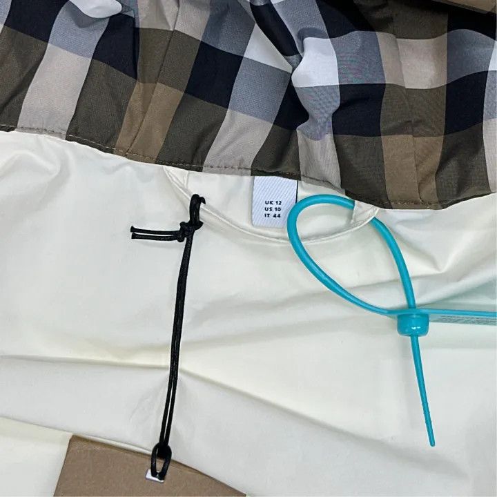 Burberry Burberry White Hooded Long Sleeve Jacket 0079 Size L / US 10 / IT 46 - 2 Thumbnail