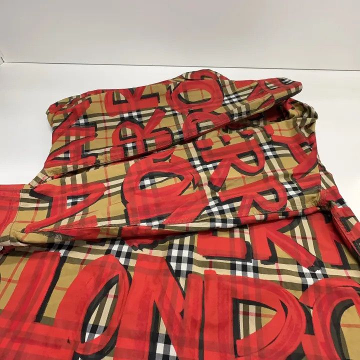 Burberry Burberry Graffiti Print Shirt for Men and Women 0079 Size L / US 10 / IT 46 - 12 Thumbnail