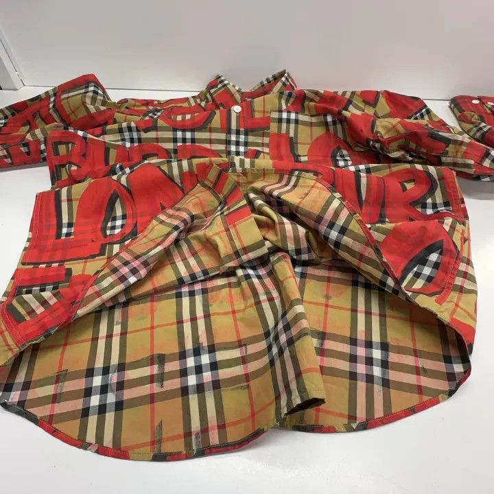 Burberry Burberry Graffiti Print Shirt for Men and Women 0079 Size L / US 10 / IT 46 - 11 Thumbnail