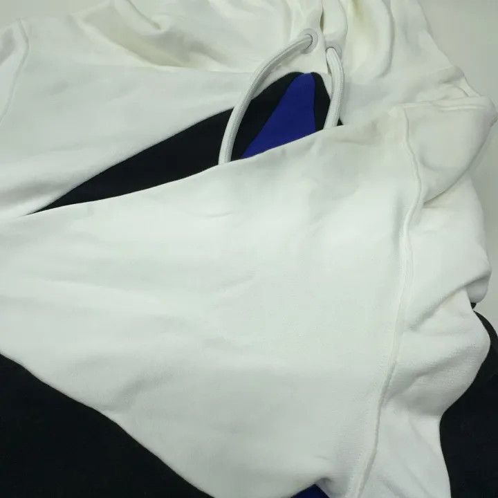 Burberry Burberry Hooded Sweatshirt with Geometric Print 0079 Size L / US 10 / IT 46 - 13 Thumbnail