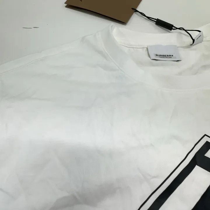 Burberry Burberry Logo Graphic Cotton T-shirt for Men and Women 0079 Size M / US 6-8 / IT 42-44 - 14 Thumbnail