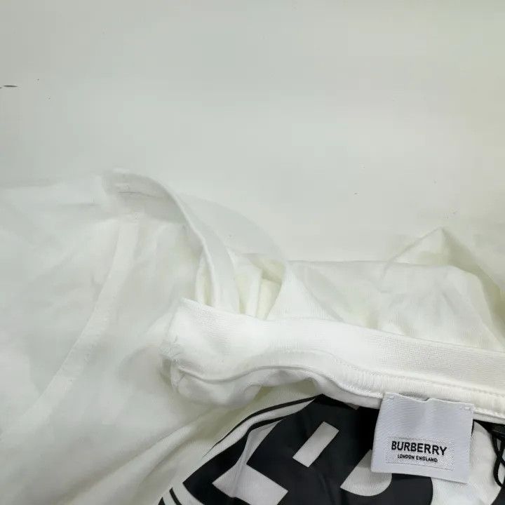 Burberry Burberry Logo Graphic Cotton T-shirt for Men and Women 0079 Size M / US 6-8 / IT 42-44 - 13 Thumbnail