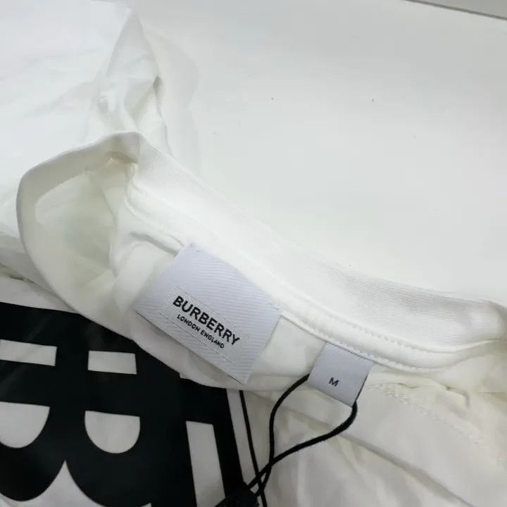 Burberry Burberry Logo Graphic Cotton T-shirt for Men and Women 0079 Size M / US 6-8 / IT 42-44 - 12 Thumbnail