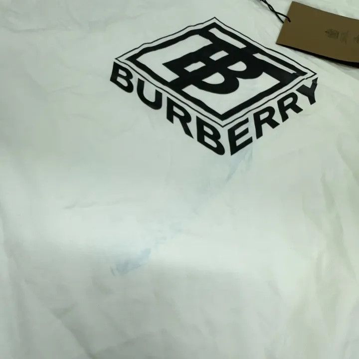 Burberry Burberry Logo Graphic Cotton T-shirt for Men and Women 0079 Size M / US 6-8 / IT 42-44 - 15 Thumbnail