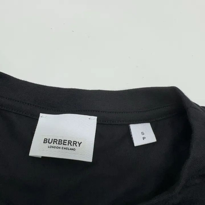 Burberry Burberry Striped Print Pocket T-shirt for Women 0079 Size S / US 4 / IT 40 - 6 Thumbnail