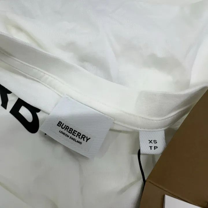 Burberry Burberry Logo Graphic Cotton T-shirt for Men and Women 0079 Size XS / US 0-2 / IT 36-38 - 12 Thumbnail