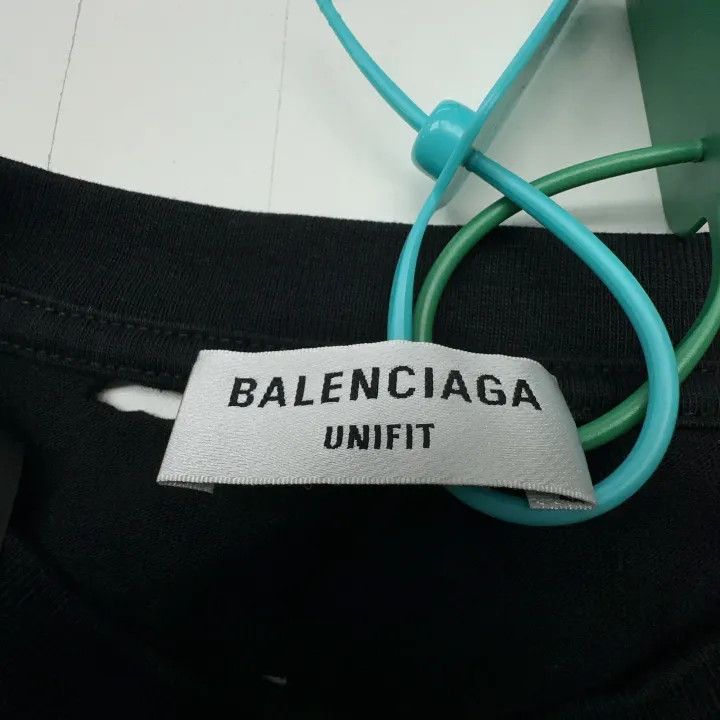 Balenciaga Balenciaga SS22 Distressed Logo T-Shirt for Women 0079 Size XS / US 0-2 / IT 36-38 - 4 Thumbnail
