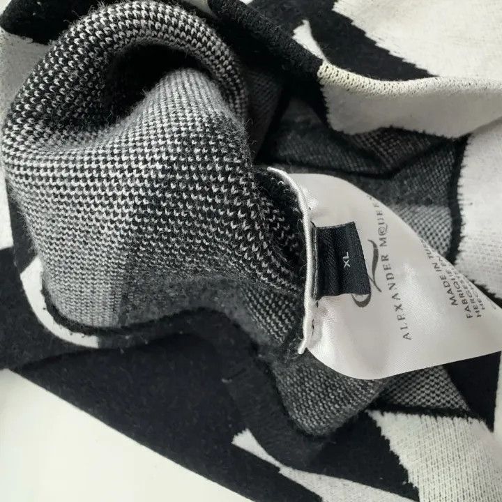 Alexander McQueen Alexander McQueen Casual Long Sleeve Crop Sweatshirt 0079 Size XL / US 12-14 / IT 48-50 - 4 Thumbnail