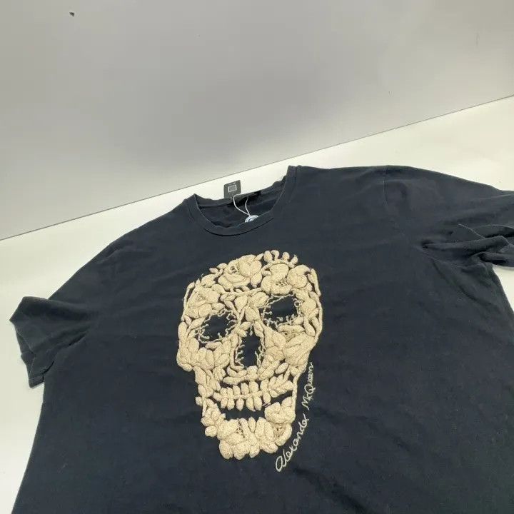 Alexander McQueen Alexander McQueen Floral Skull Graphic T-Shirt 0079 Size S / US 4 / IT 40 - 8 Thumbnail