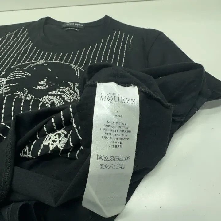 Alexander McQueen Alexander McQueen Black Graphic Skull Embroidered Tee 0079 Size S / US 4 / IT 40 - 5 Thumbnail