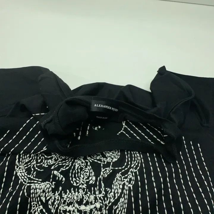 Alexander McQueen Alexander McQueen Black Graphic Skull Embroidered Tee 0079 Size S / US 4 / IT 40 - 7 Thumbnail