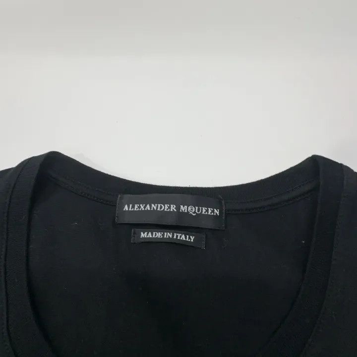 Alexander McQueen Alexander McQueen Black Graphic Skull Embroidered Tee 0079 Size S / US 4 / IT 40 - 4 Thumbnail