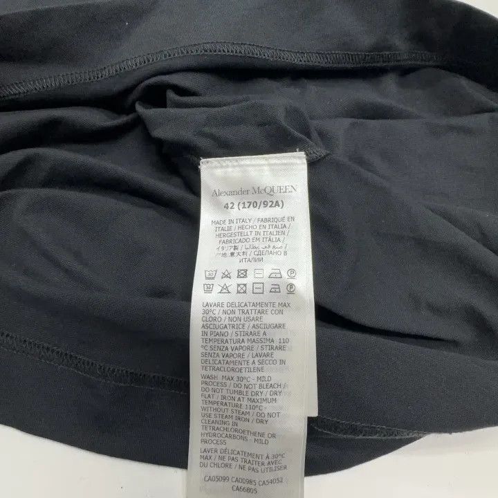 Alexander McQueen Alexander McQueen FW23 Casual Black T-Shirt 0079 Size L / US 10 / IT 46 - 4 Thumbnail