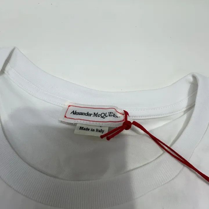 Alexander McQueen Alexander McQueen SS22 Short Sleeve Graphic T-Shirt 0079 Size M / US 6-8 / IT 42-44 - 7 Thumbnail