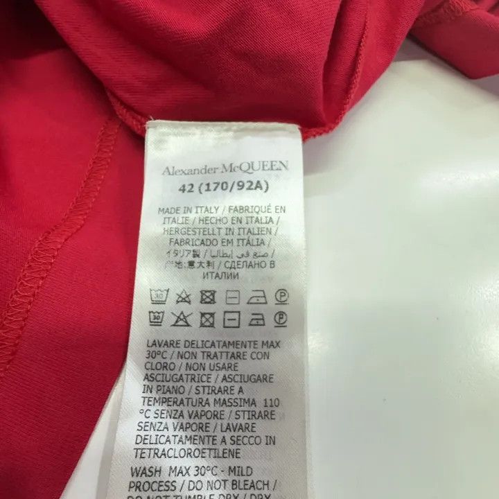 Alexander McQueen Alexander McQueen Red Asymmetrical Short Sleeve T-Shirt 0079 Size L / US 10 / IT 46 - 6 Thumbnail