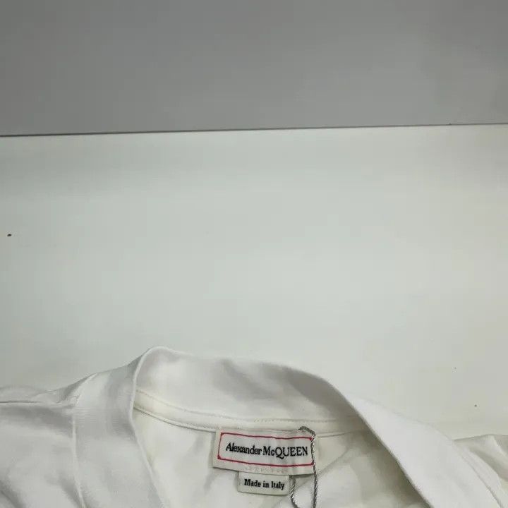 Alexander McQueen Alexander McQueen SS23 White Asymmetrical T-Shirt 0079 Size M / US 6-8 / IT 42-44 - 4 Thumbnail